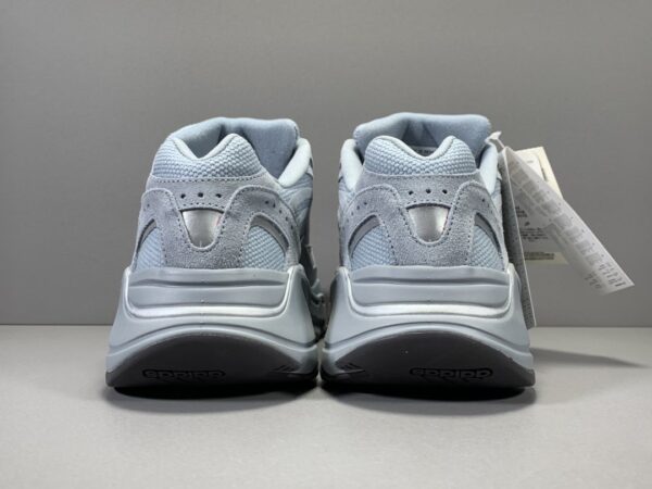 ADIDAS YEEZY BOOST 700 V2 HOSPITAL BLUE - Imagen 3